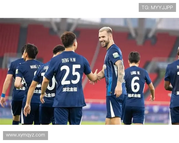 武汉三镇球员沈子贵走进校园与武汉爱莎师生畅谈足球梦想共育青春力量