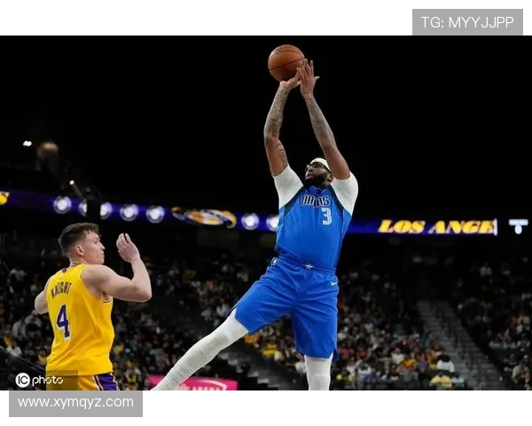 原创浓眉复出迎战旧主！湖人上半场落后独行侠2分，下半场能否逆转翻盘？